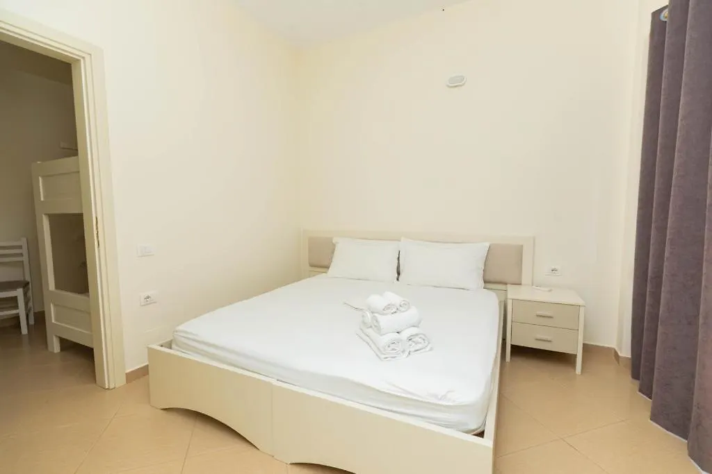Vlorë Premier Guest House 0*,  אלבניה